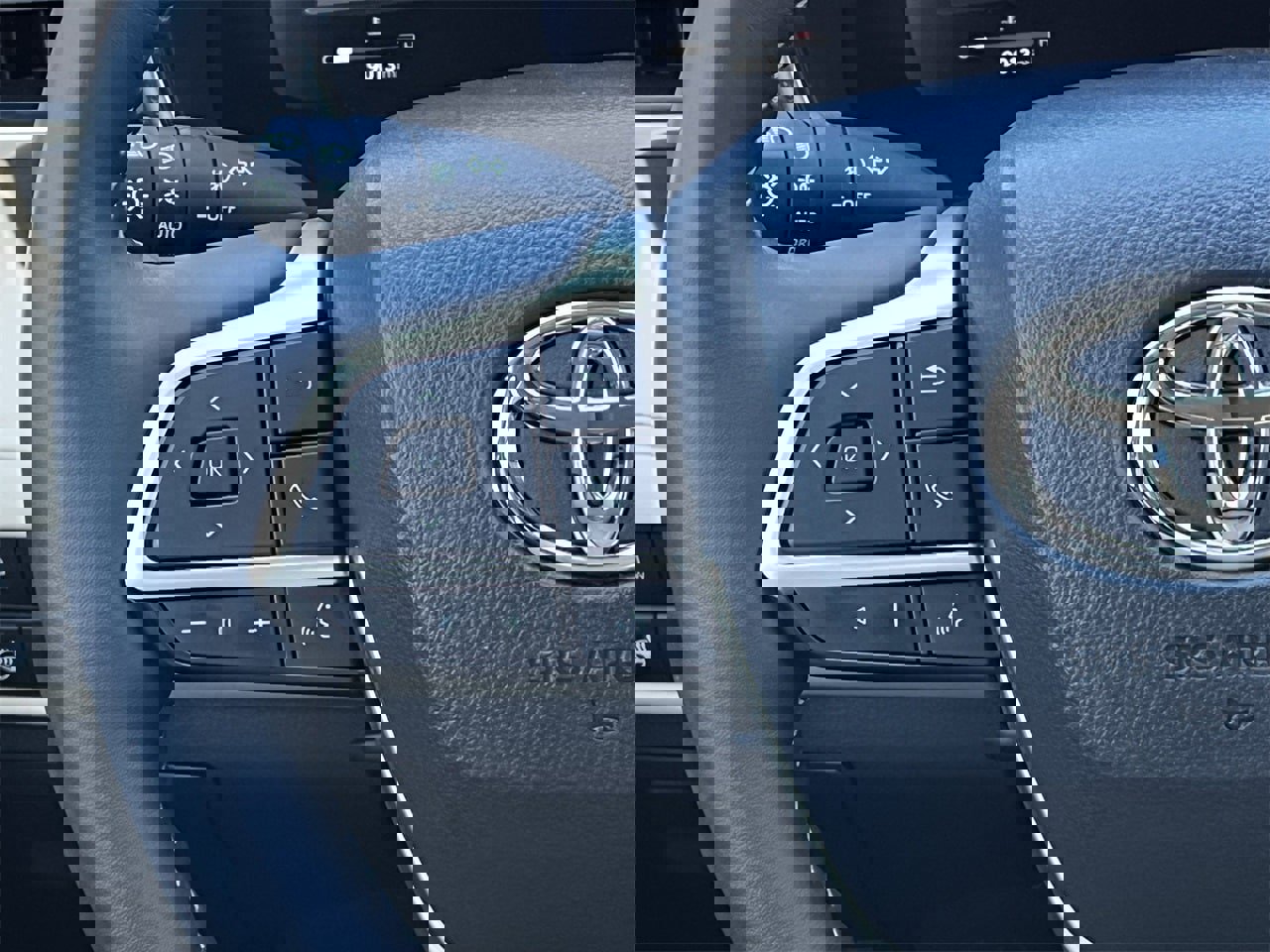 Used 2024 Toyota Highlander Platinum image 12