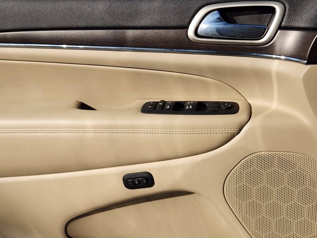 Used 2017 Jeep Grand Cherokee Limited image 24