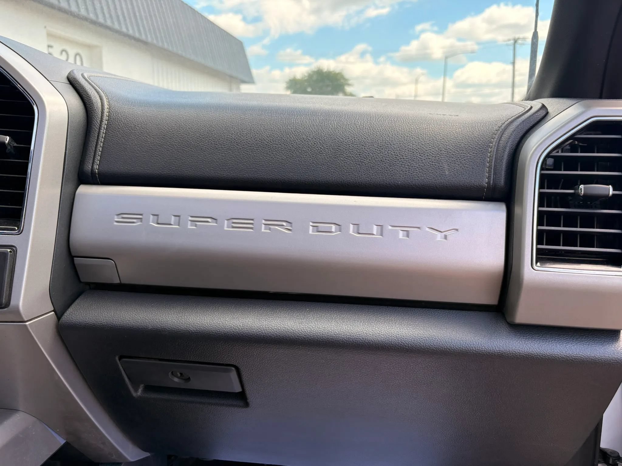 Used 2022 Ford F250 Lariat w/ Lariat Value Package AWD/4WD image 23