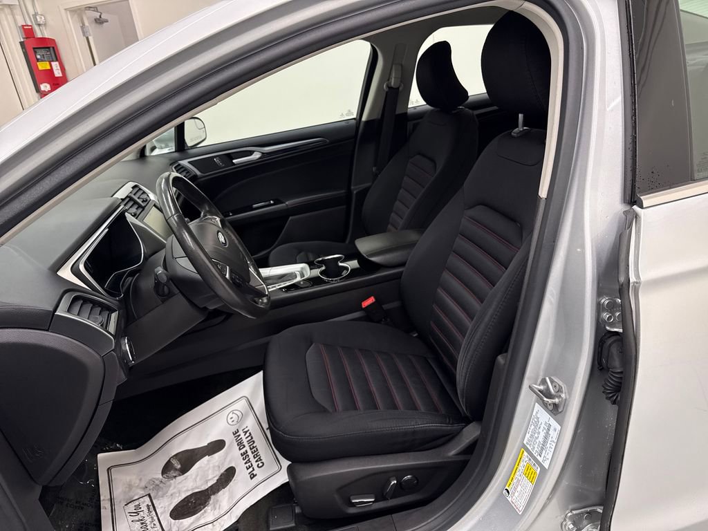 Used 2016 Ford Fusion SE FWD image 13