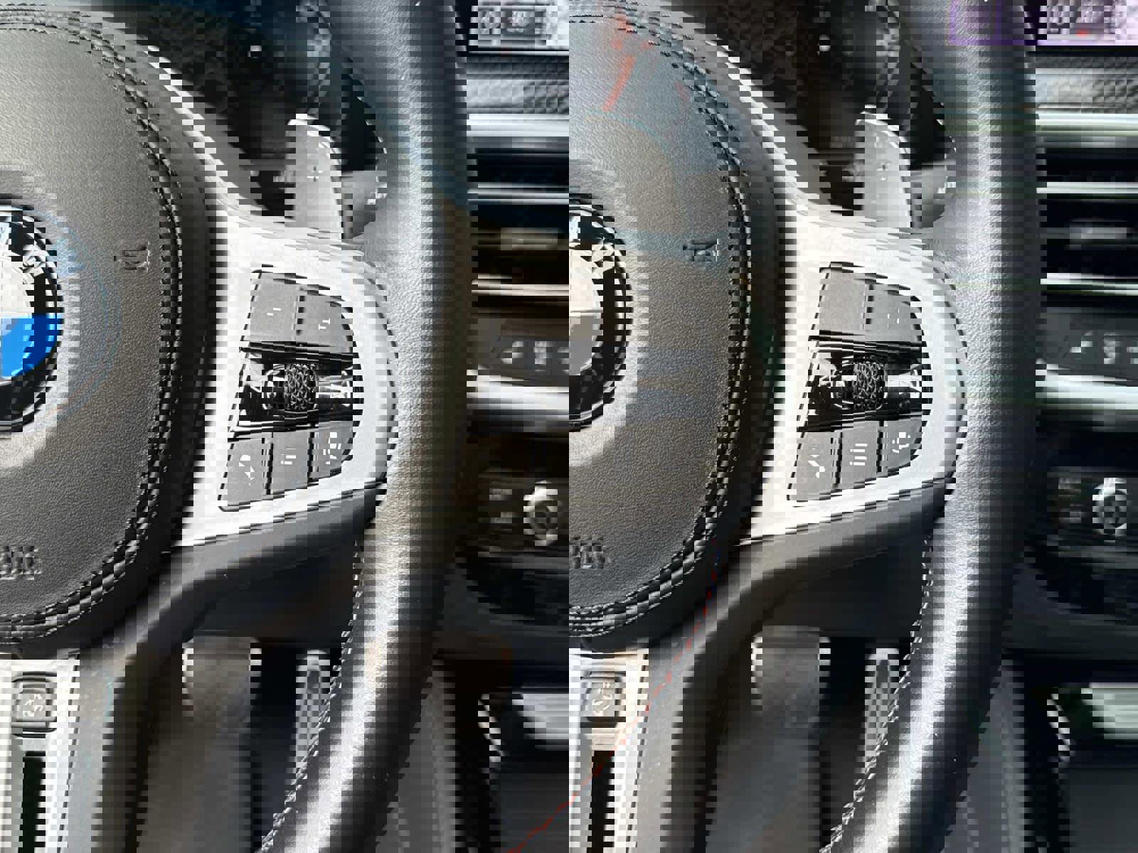 Certified 2024 BMW X4 M40i w/ Premium Package image 23