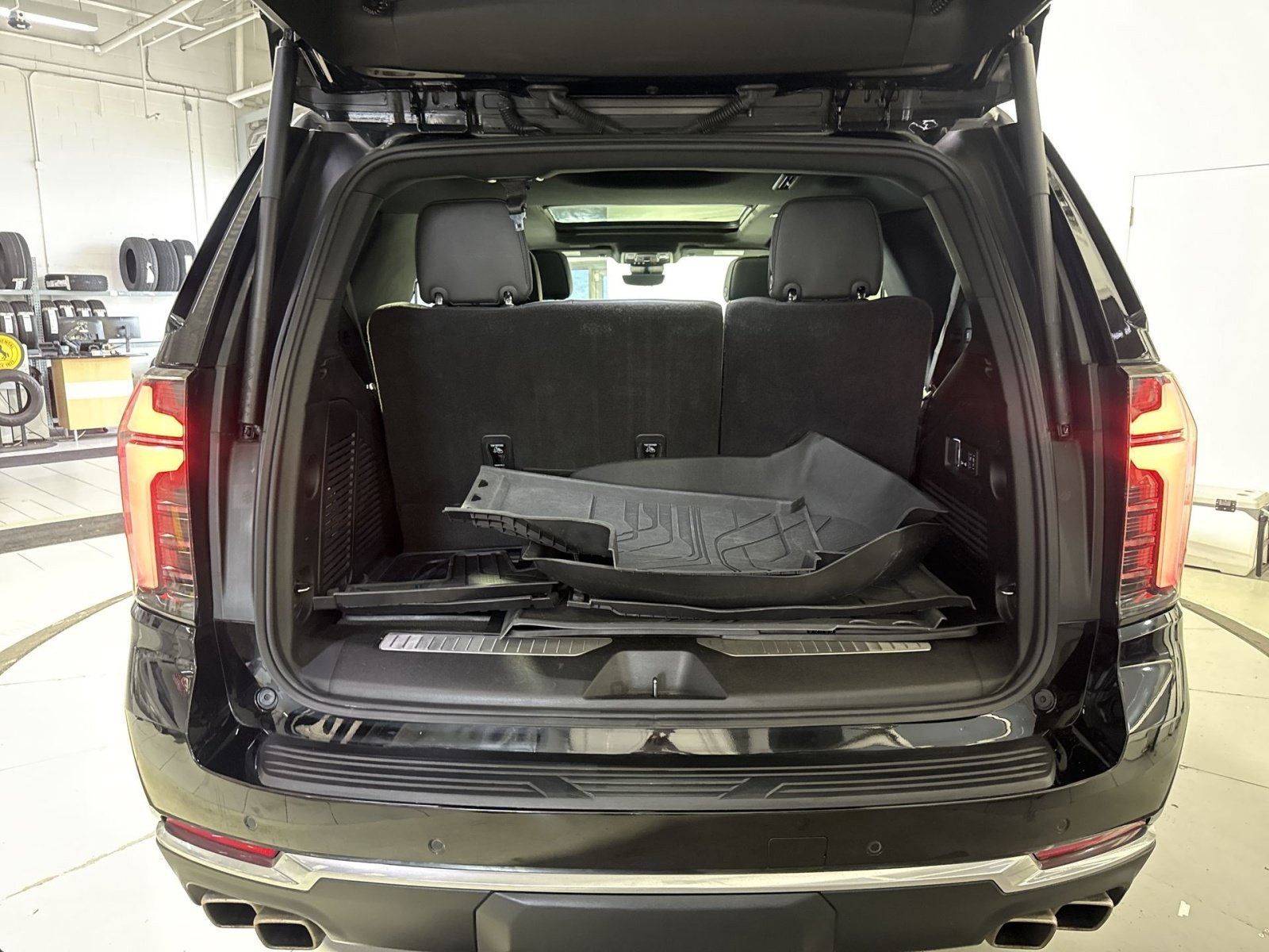 Used 2025 Chevrolet Tahoe High Country w/ Sun And Tow Package AWD/4WD image 28