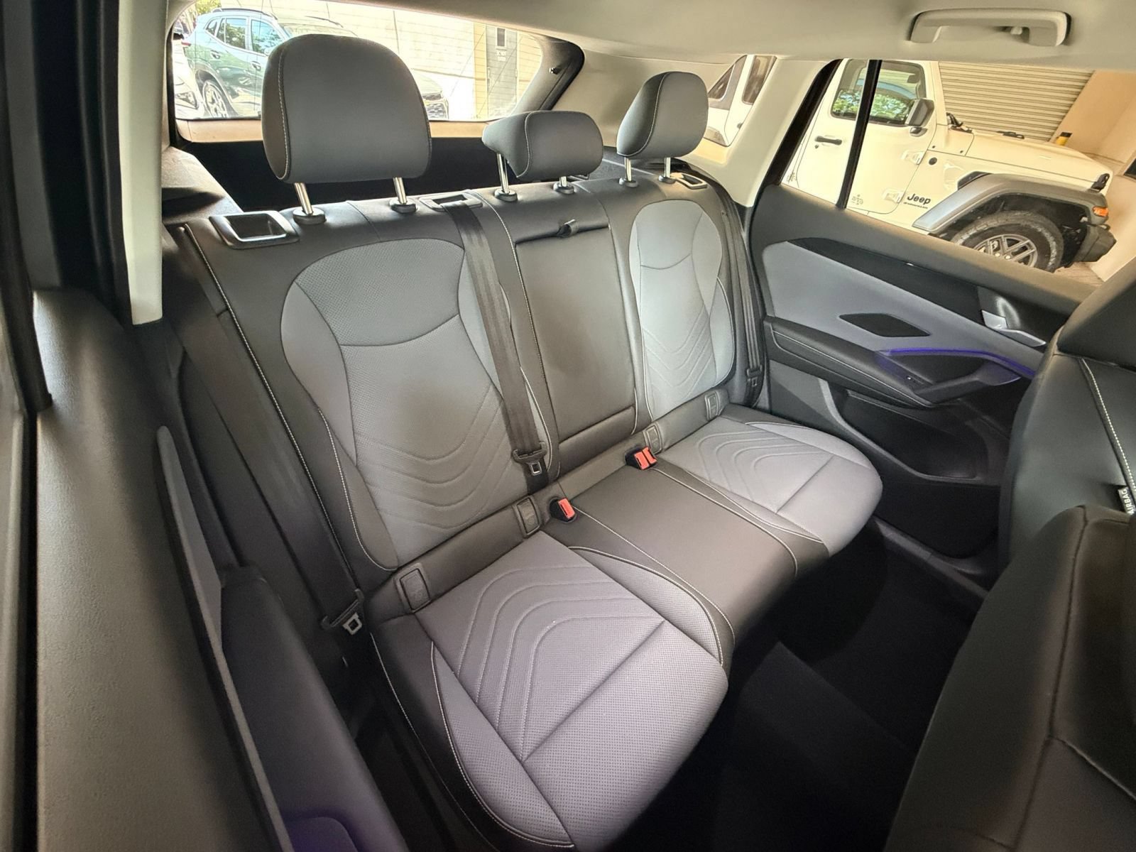 Used 2026 Volkswagen Tiguan SE FWD image 33