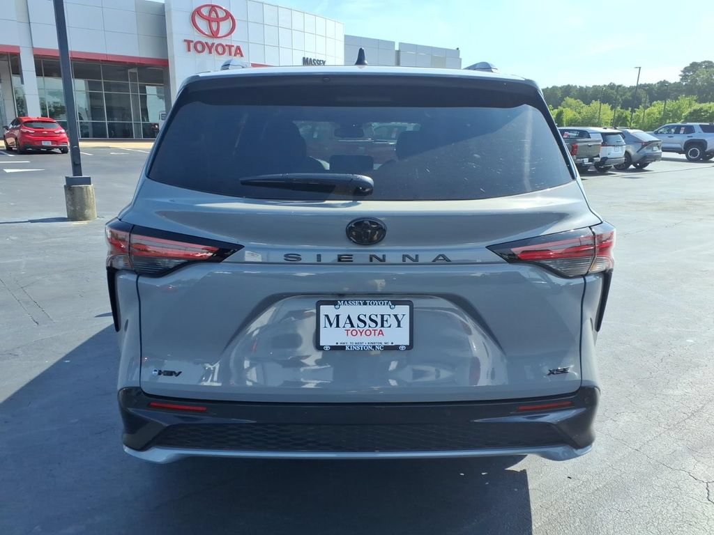 New 2026 Toyota Sienna XSE FWD image 4