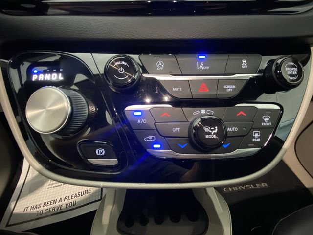 Used 2022 Chrysler Pacifica Touring-L FWD image 18