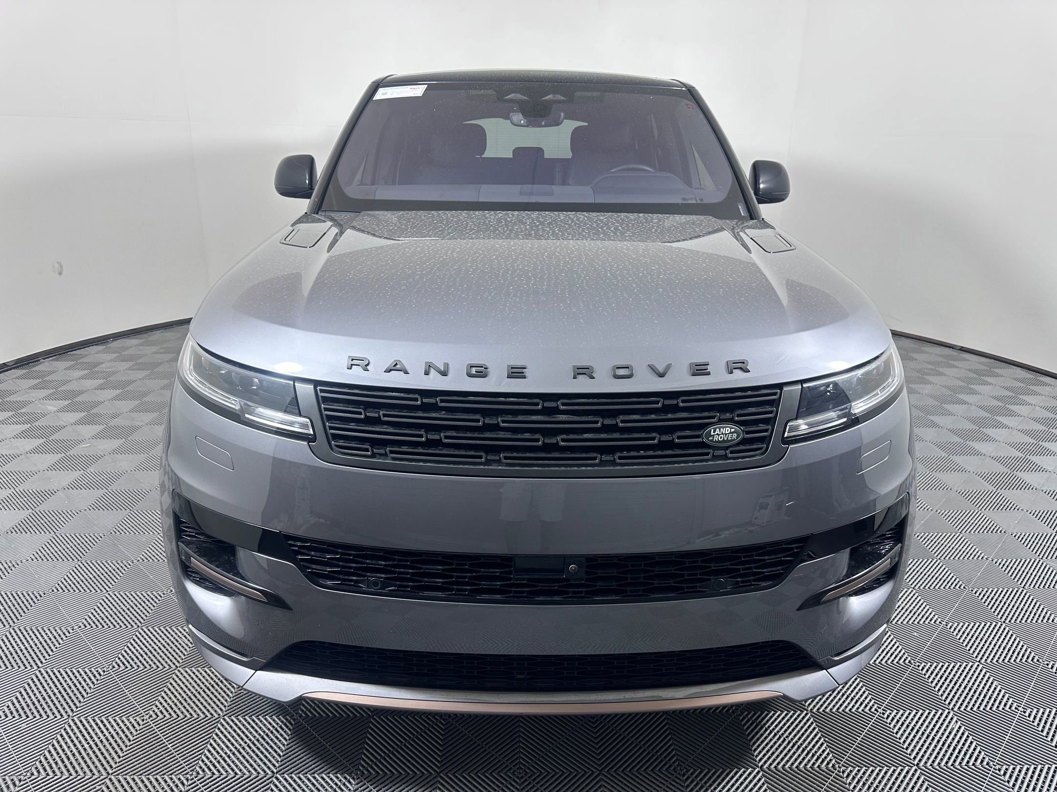 Used 2023 Land Rover Range Rover Sport SE Dynamic image 5