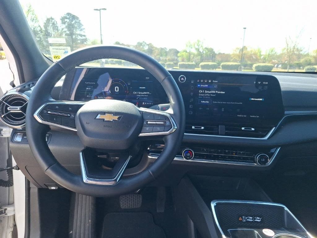 Used 2025 Chevrolet Equinox LT w/ Convenience Package II image 3