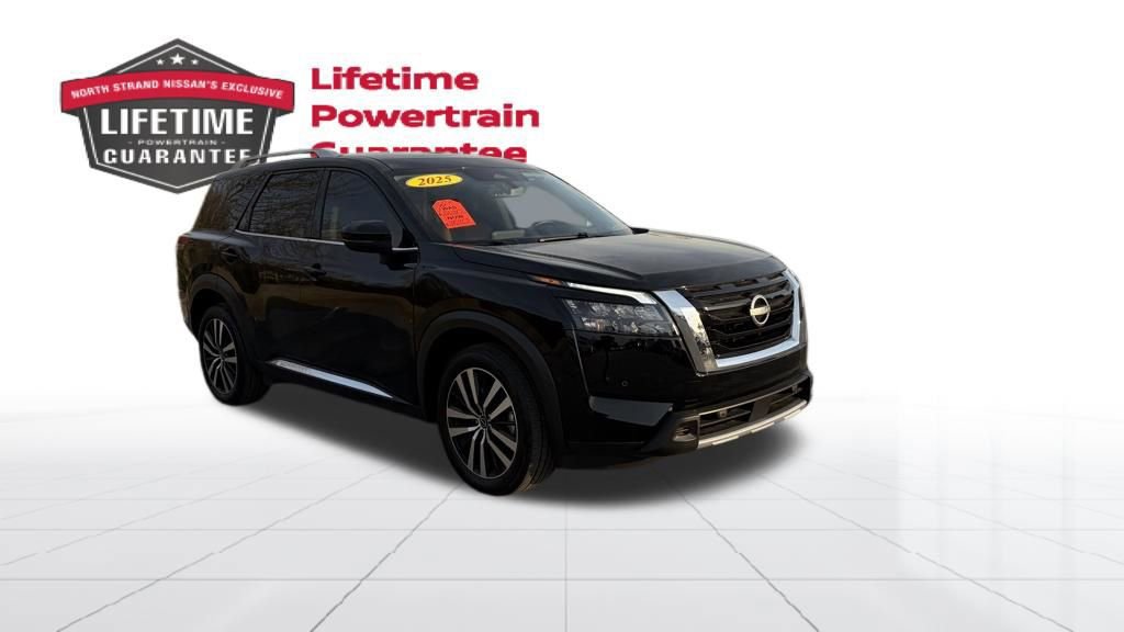 Certified 2025 Nissan Pathfinder Platinum AWD/4WD image 10