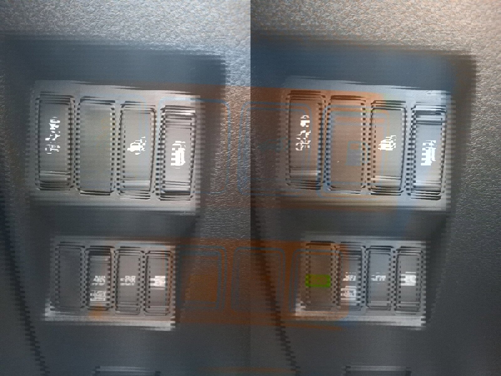 Used 2018 Nissan Rogue SV image 25