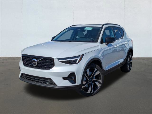 New 2026 Volvo XC40 B5 Ultra w/ Climate Package