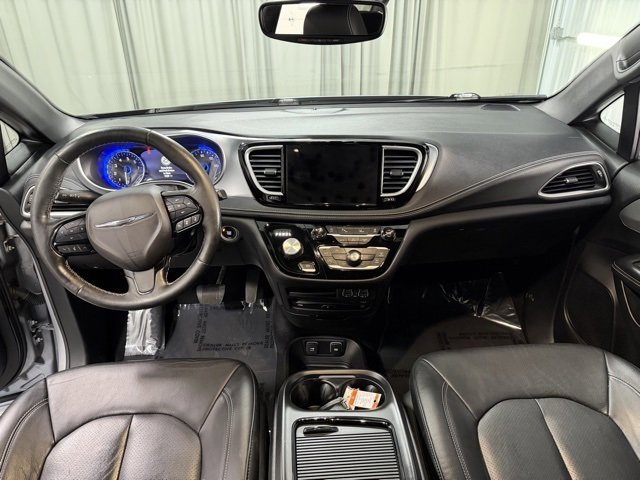Used 2021 Chrysler Pacifica Touring-L w/ Uconnect Theater Family Group image 13