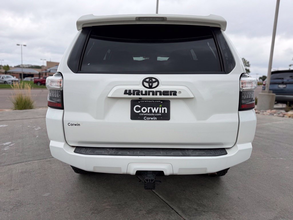 Used 2020 Toyota 4Runner SR5 AWD/4WD image 8