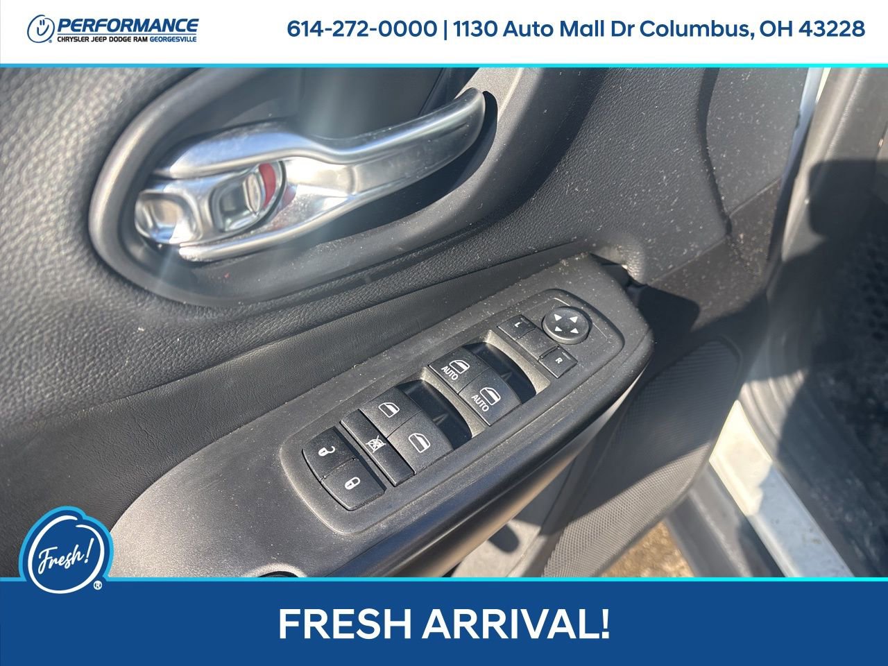 Used 2019 Jeep Cherokee Trailhawk w/ Cold Weather Group image 17