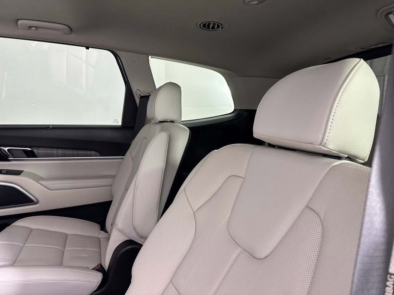 Used 2024 Kia Telluride EX w/ EX Captain's Chair Package image 25