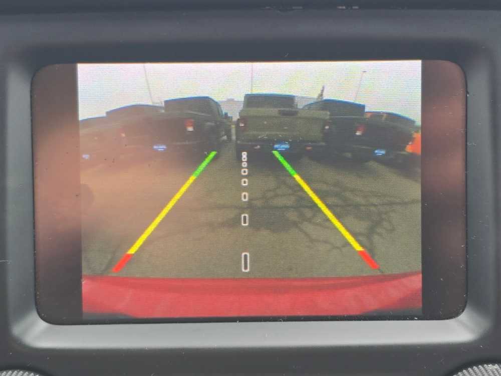 Used 2018 Jeep Compass Latitude w/ Cold Weather Group image 19