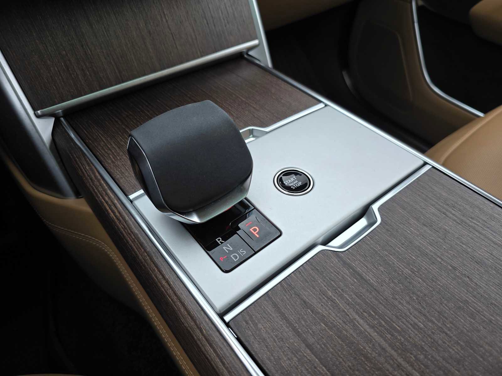 New 2025 Land Rover Range Rover SE image 35