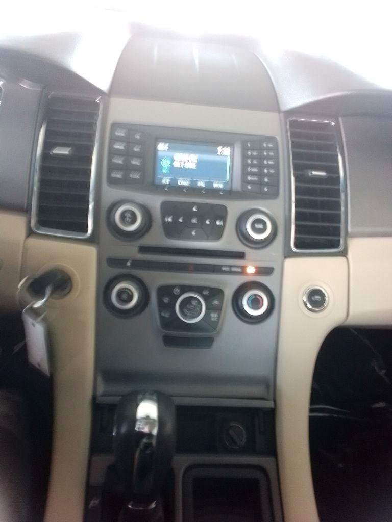 Used 2018 Ford Taurus SE FWD image 12
