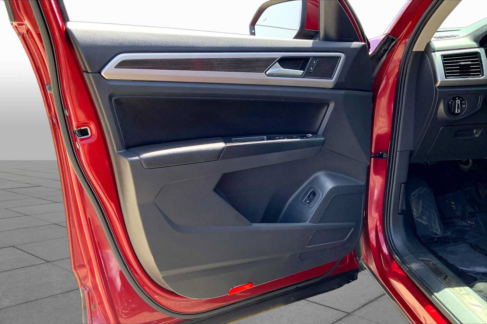Used 2018 Volkswagen Atlas SEL AWD/4WD image 22