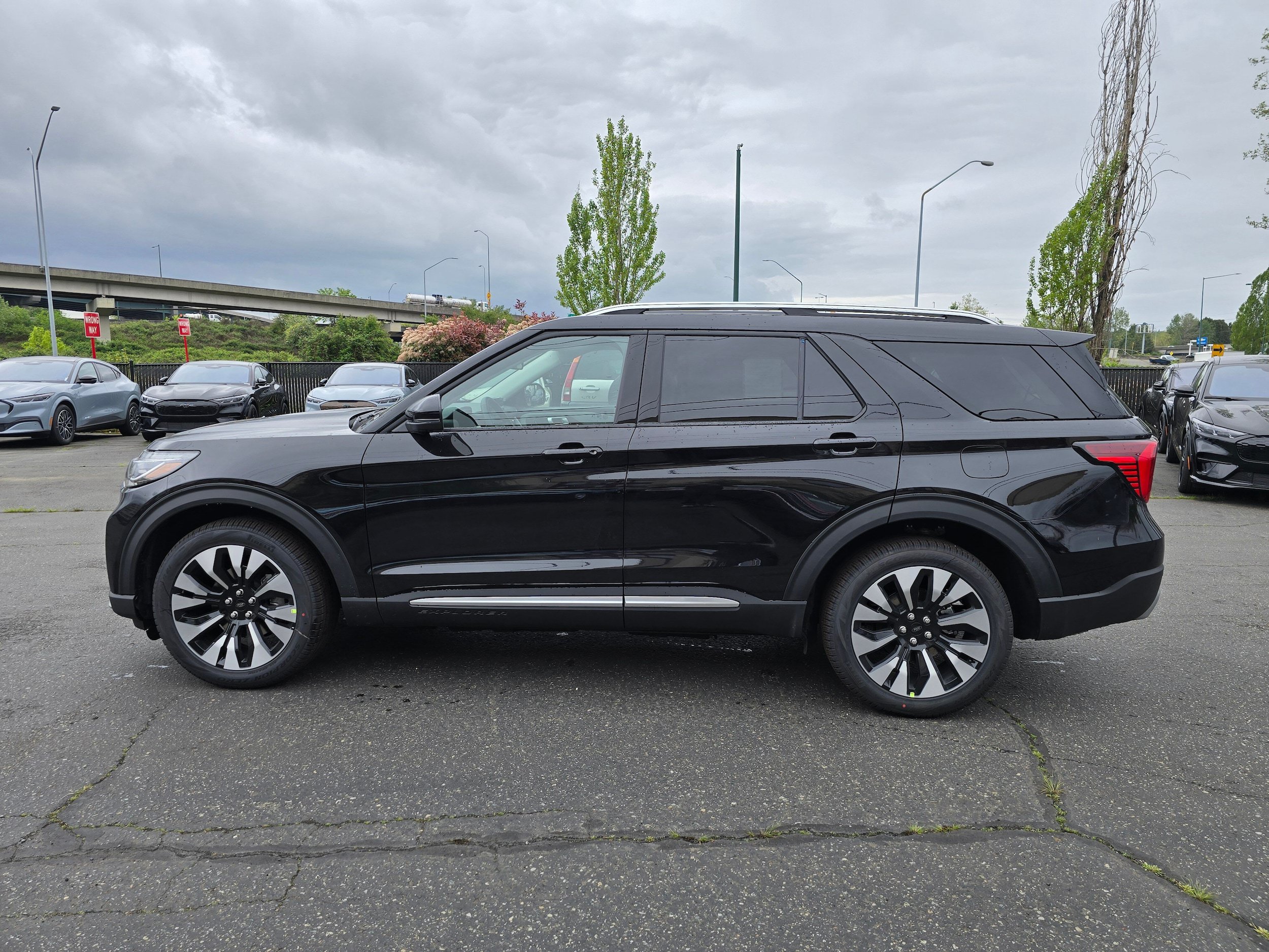 New 2026 Ford Explorer Platinum w/ LUX Leather Package AWD/4WD image 8