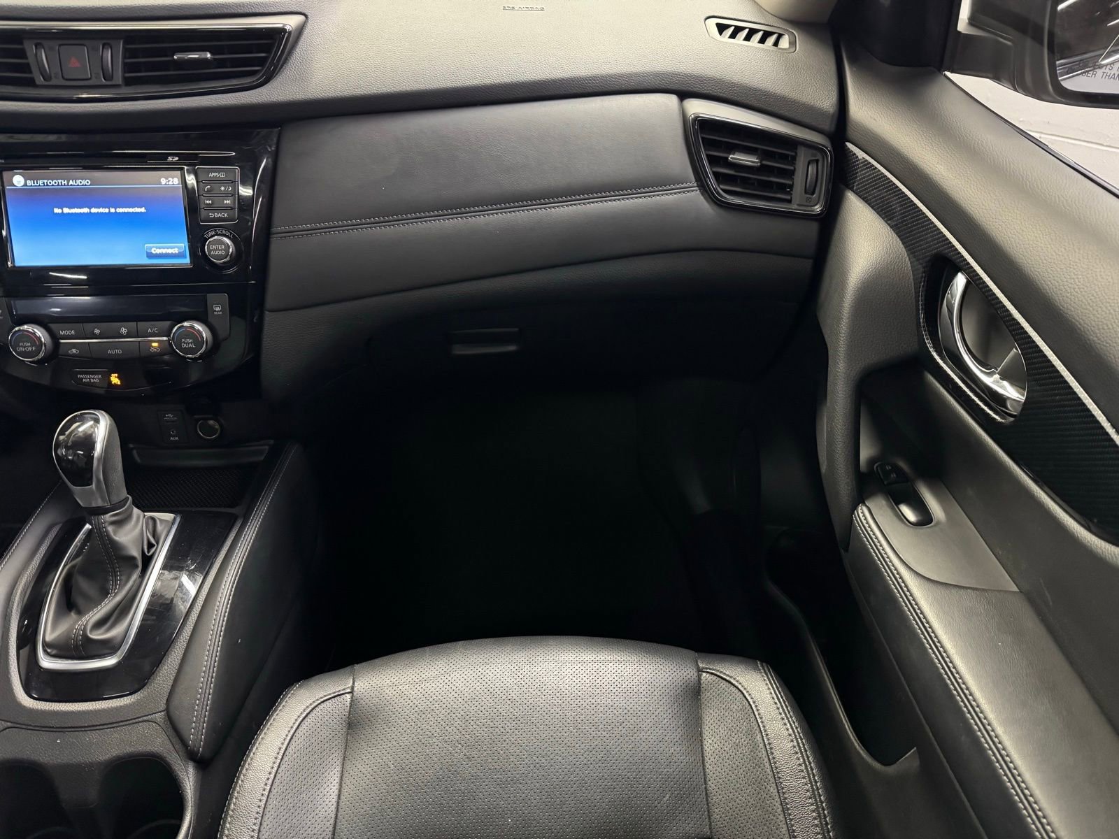 Used 2017 Nissan Rogue SL w/ SL Premium Package image 18