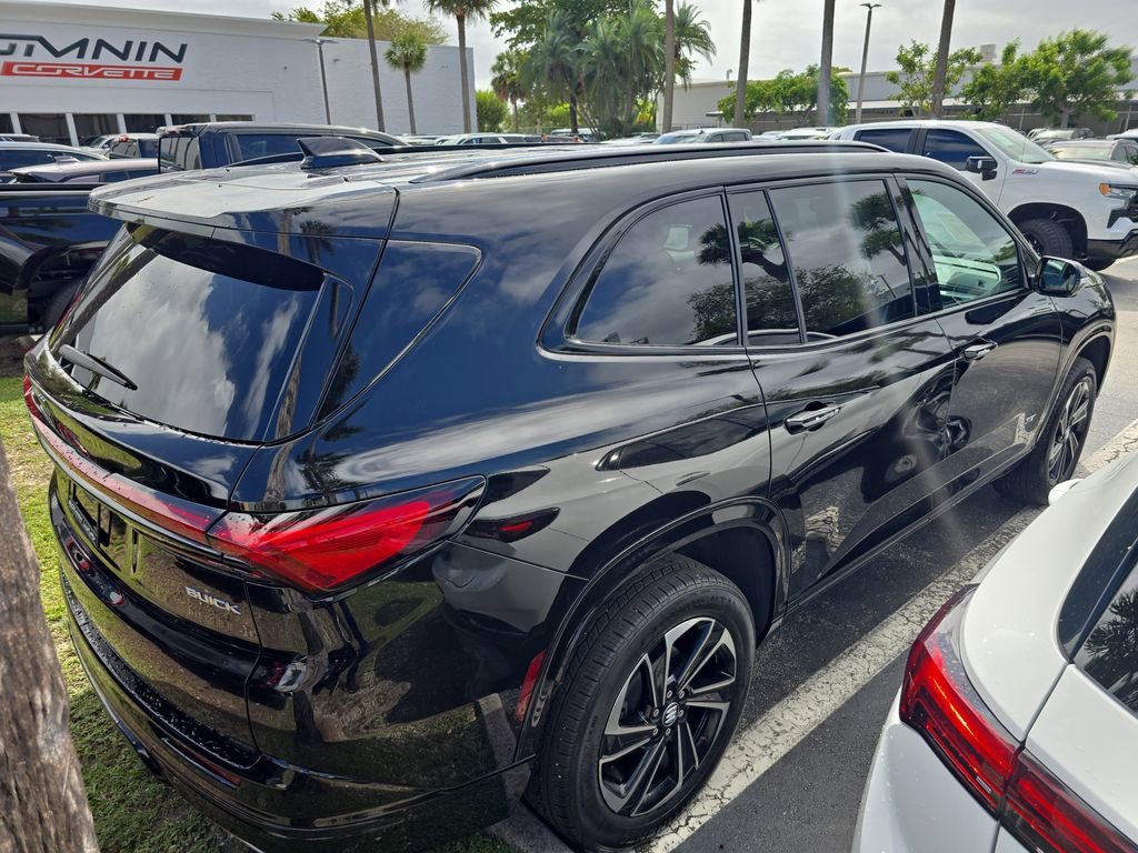Used 2025 Buick Enclave Sport Touring image 4