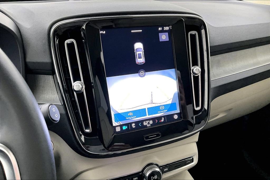 Certified 2023 Volvo XC40 B5 Plus image 31