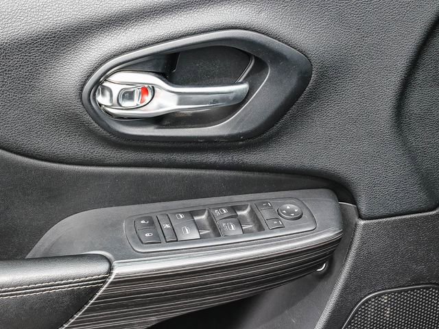 Used 2017 Jeep Cherokee Limited FWD image 22