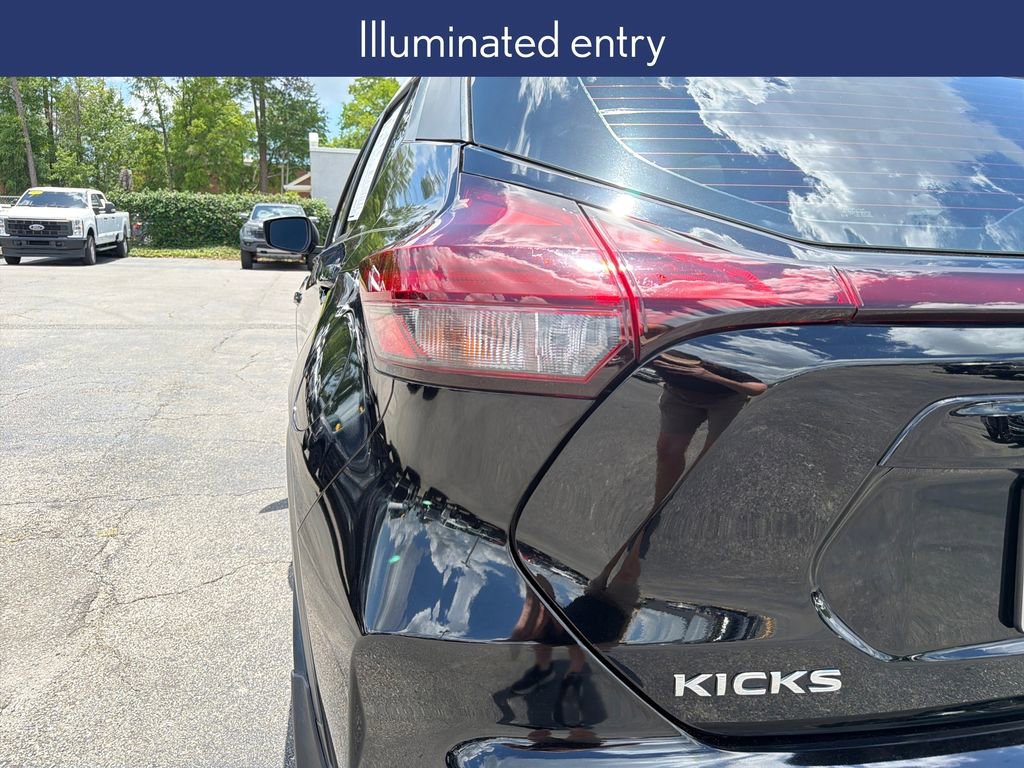 Used 2023 Nissan Kicks SV FWD image 13