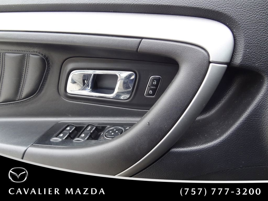 Used 2015 Ford Taurus SEL image 18
