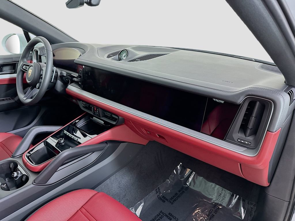 Used 2026 Porsche Cayenne Coupe image 31