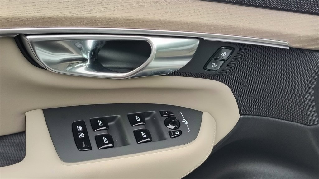 New 2026 Volvo XC90 B6 Plus image 10