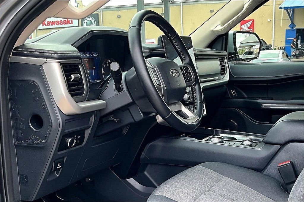 Used 2024 Ford Expedition Max XLT image 19