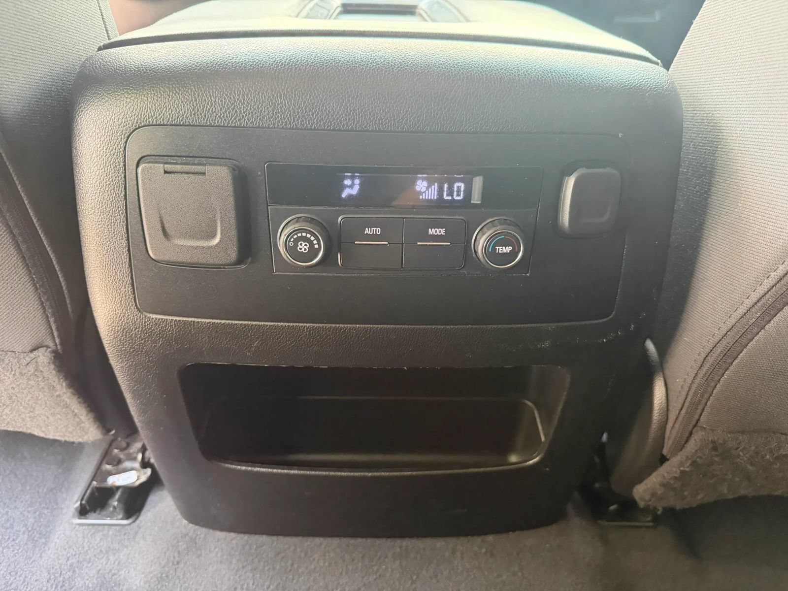 Used 2020 GMC Yukon SLE w/ SLE Value Package RWD image 18
