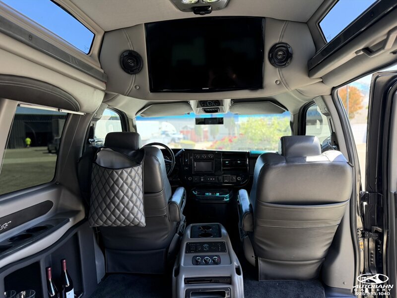 Used 2017 GMC Savana 2500 RWD image 24