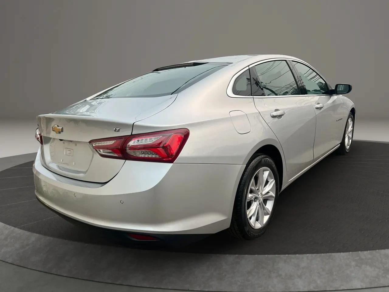 Used 2021 Chevrolet Malibu LT FWD image 5