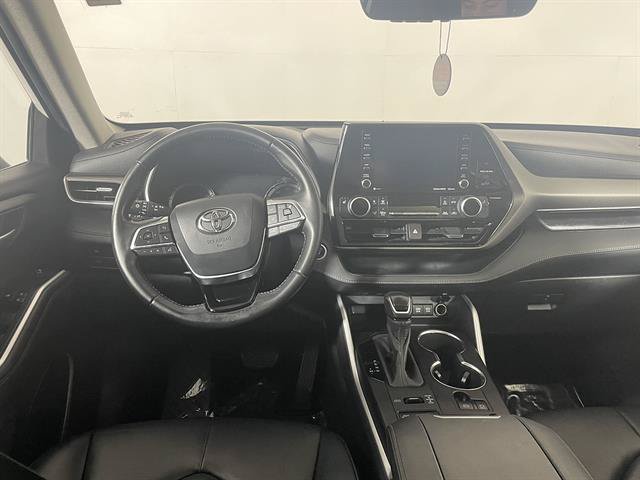 Certified 2020 Toyota Highlander XLE AWD/4WD image 14