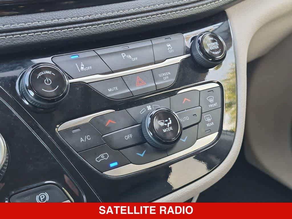 Used 2024 Chrysler Pacifica Limited FWD image 29