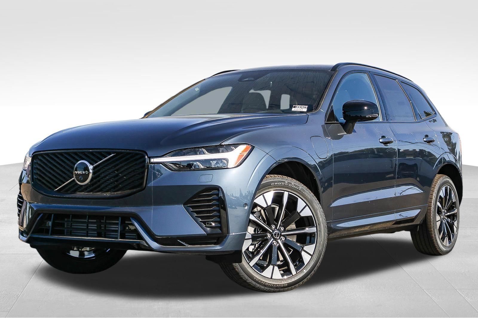 New 2026 Volvo XC60 T8 Plus w/ Climate Package AWD/4WD image 1