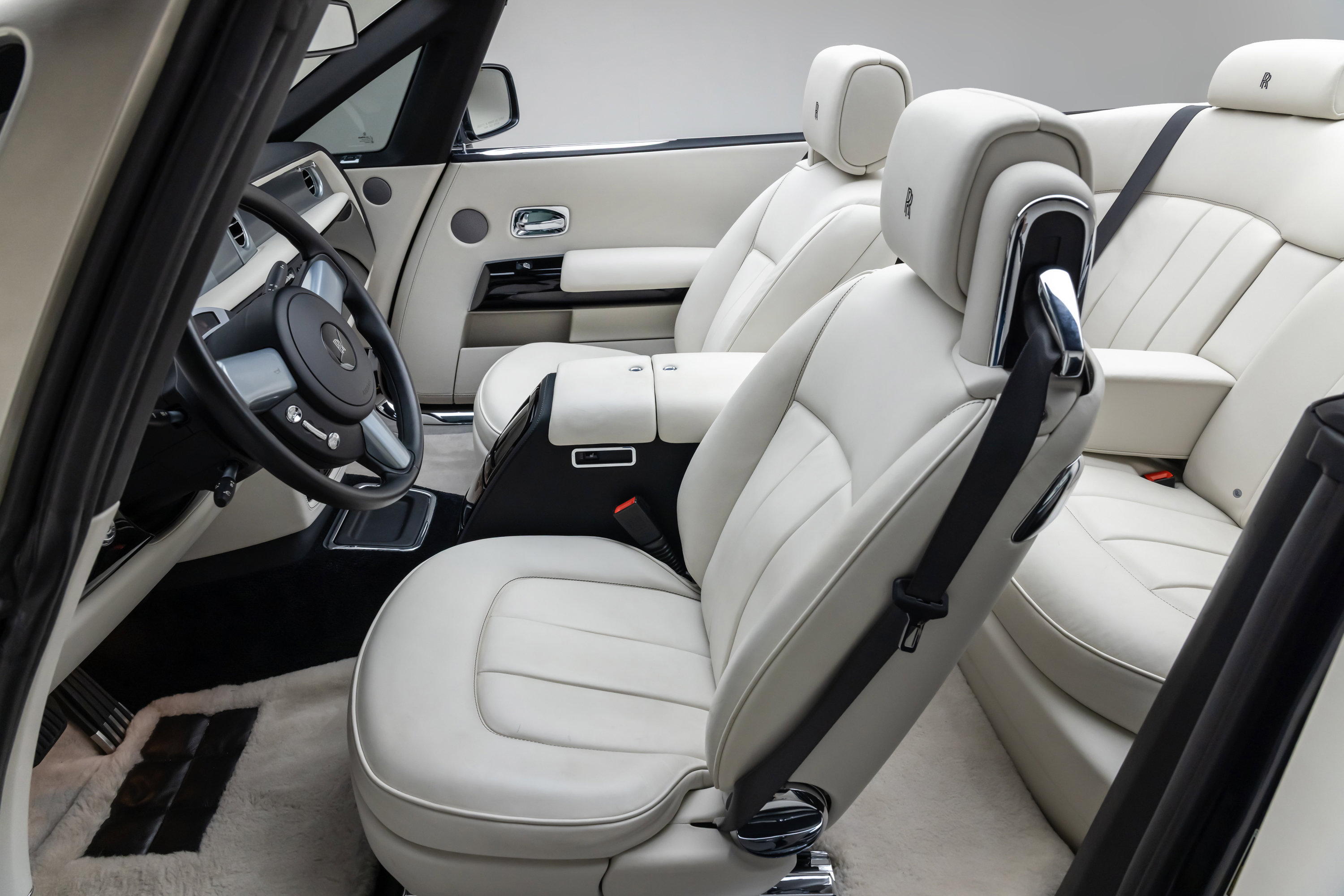 Used 2013 Rolls-Royce Phantom Drophead Coupe image 31