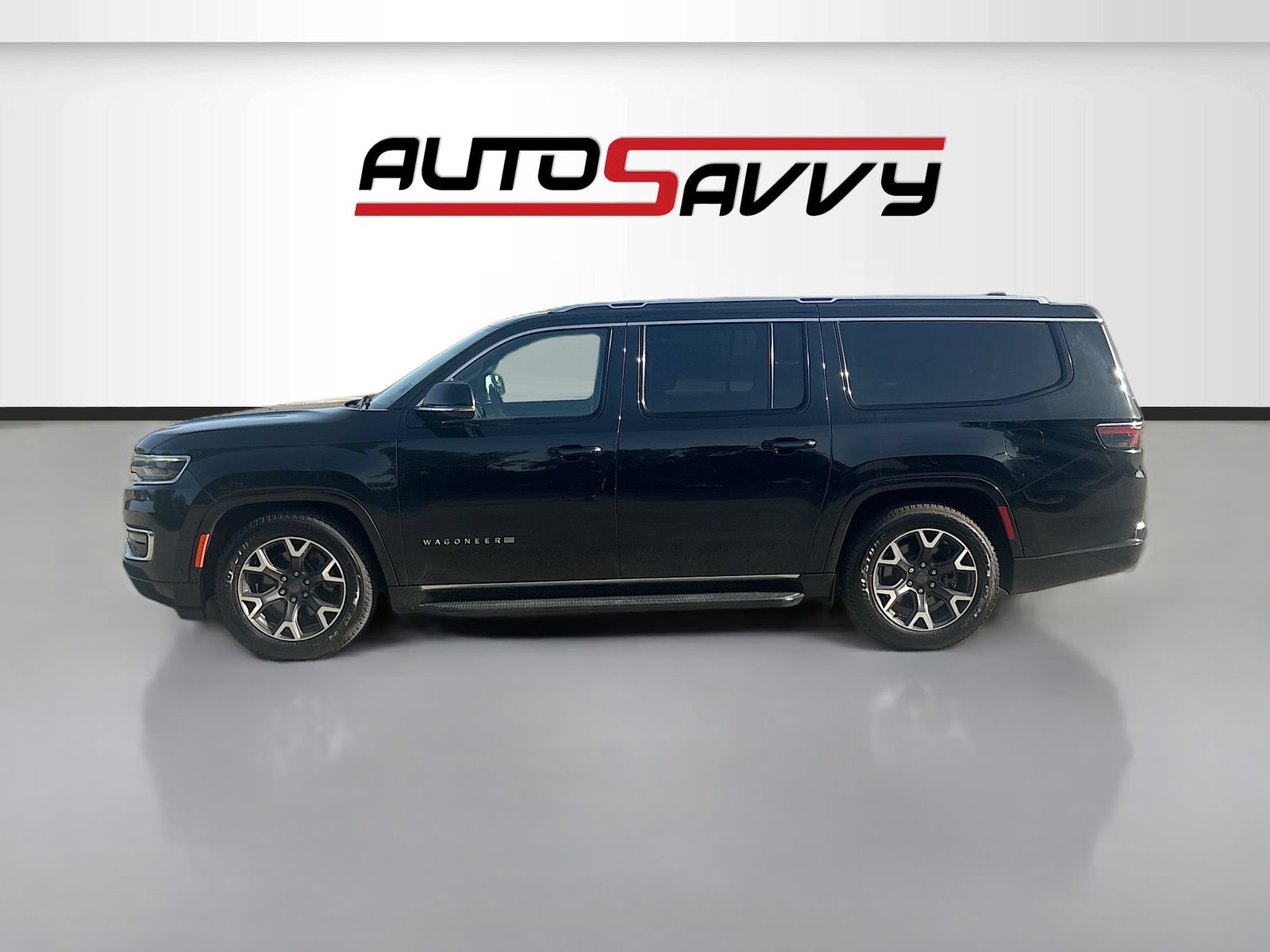 Used 2023 Jeep Wagoneer L Series III w/ Preferred Equipment Group AWD/4WD image 4
