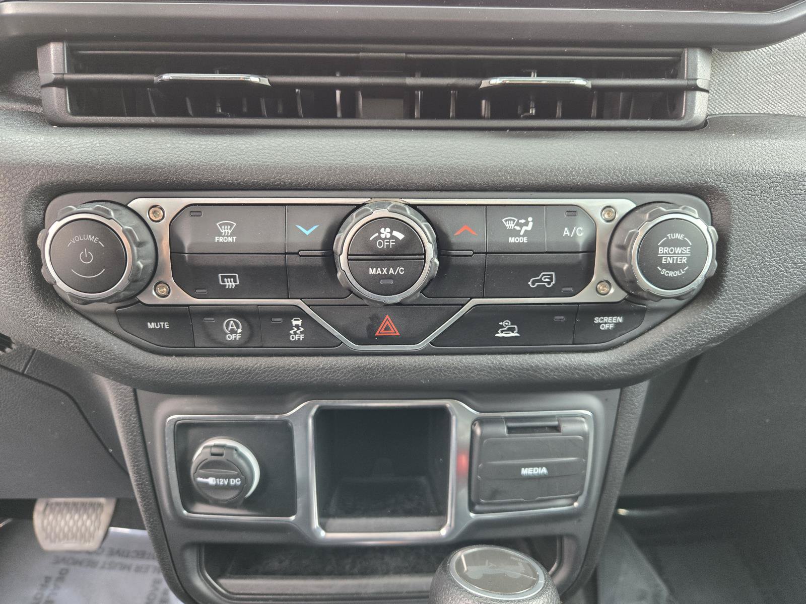 Used 2024 Jeep Wrangler Sport AWD/4WD image 13