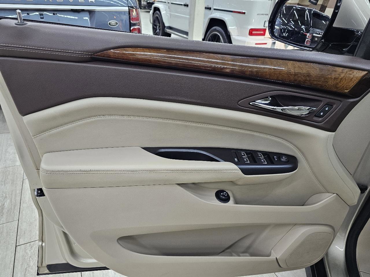 Used 2015 Cadillac SRX Luxury w/ Driver Awareness Package image 39