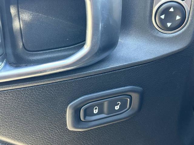 Used 2025 Jeep Gladiator Mojave w/ Convenience Group AWD/4WD image 18