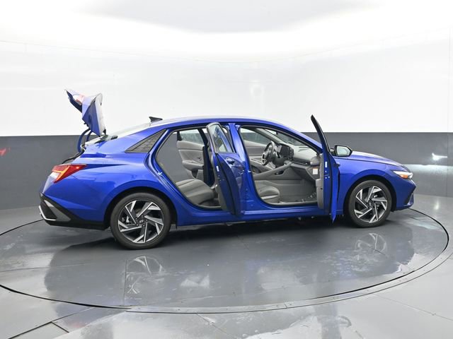 Used 2025 Hyundai Elantra SEL image 28