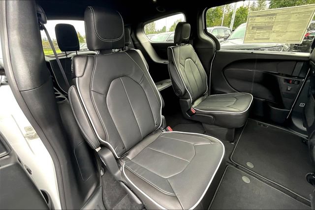 New 2026 Chrysler Pacifica Limited w/ S Appearance Package image 24