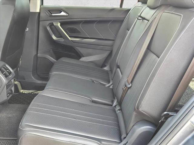 Used 2024 Volkswagen Tiguan SE image 18