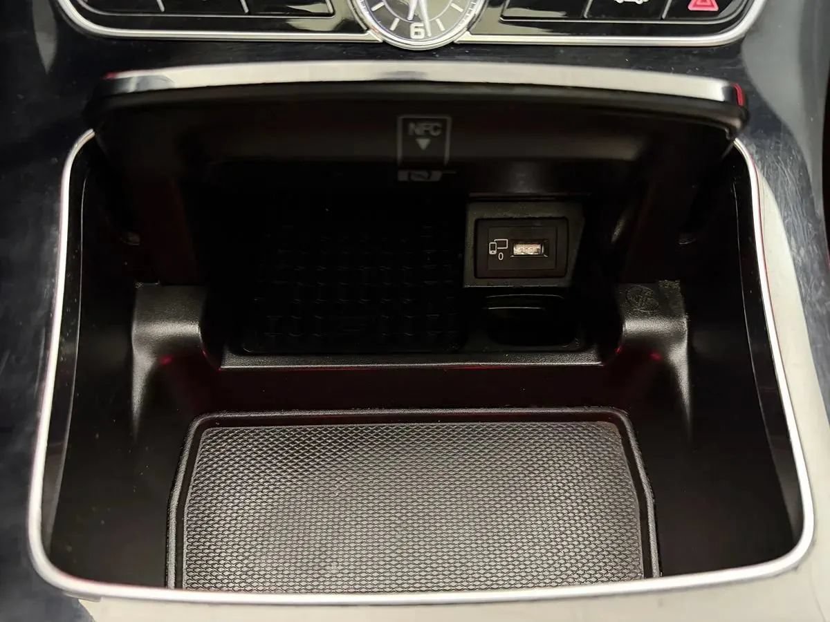 Used 2017 Mercedes-Benz E 300 4MATIC image 36