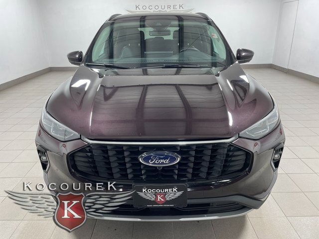 Used 2023 Ford Escape Platinum image 2