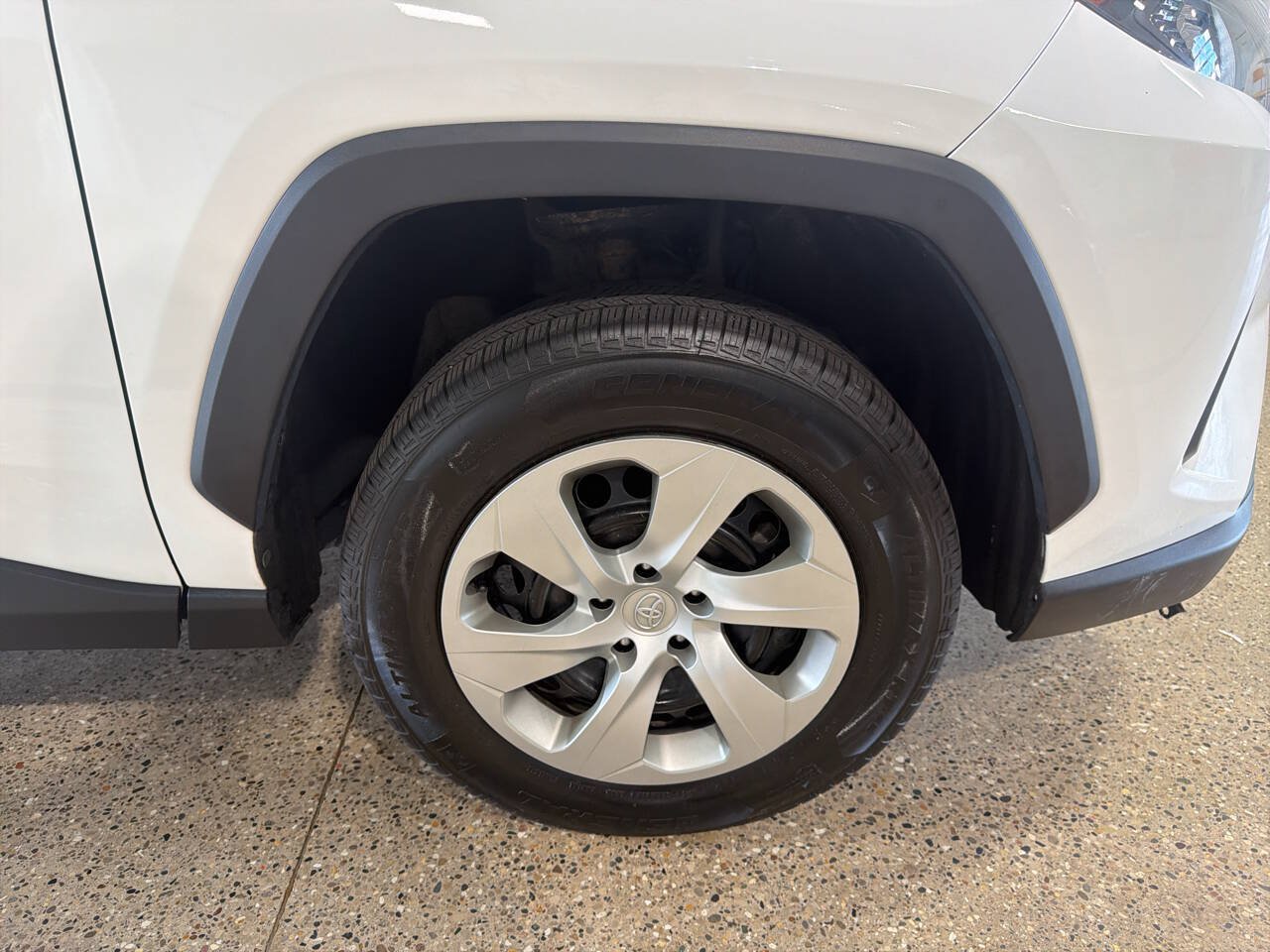 Used 2021 Toyota RAV4 LE AWD/4WD image 27