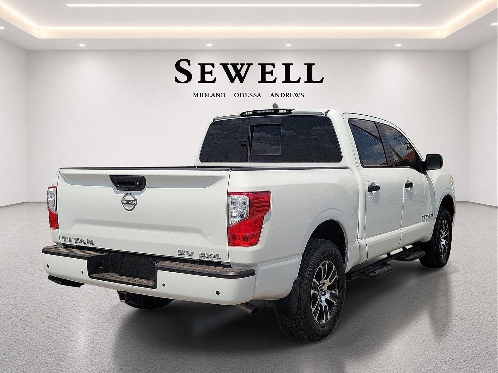 Used 2024 Nissan Titan SV w/ SV Convenience Package AWD/4WD image 4